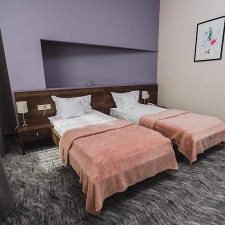 Caro Boutique Hotel Орадя Экстерьер фото