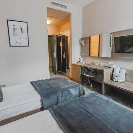 Caro Boutique Hotel Орадя Экстерьер фото