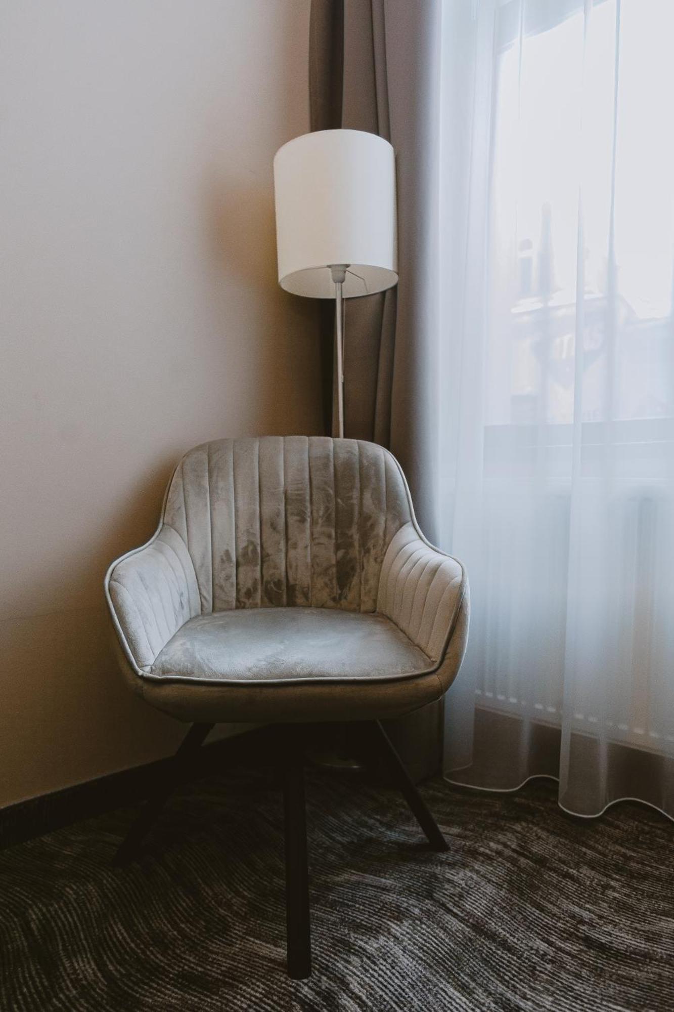 Caro Boutique Hotel Орадя Экстерьер фото