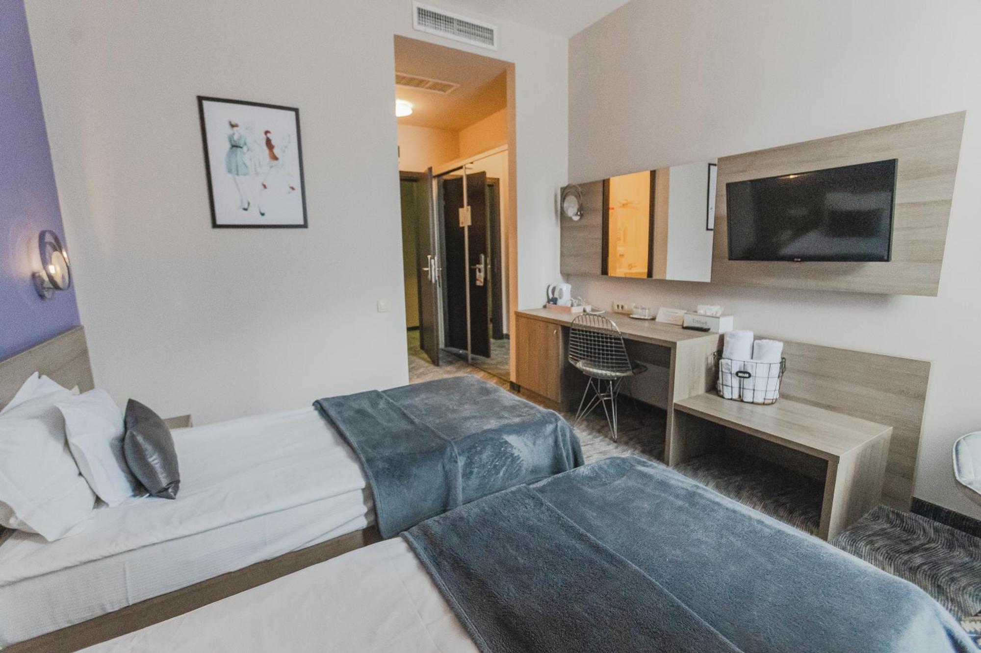 Caro Boutique Hotel Орадя Экстерьер фото