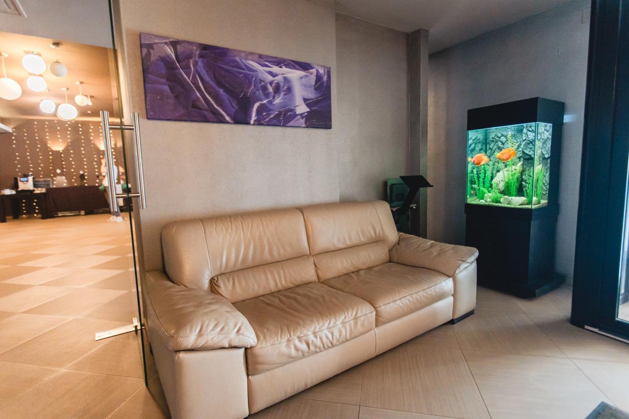 Caro Boutique Hotel Орадя Экстерьер фото