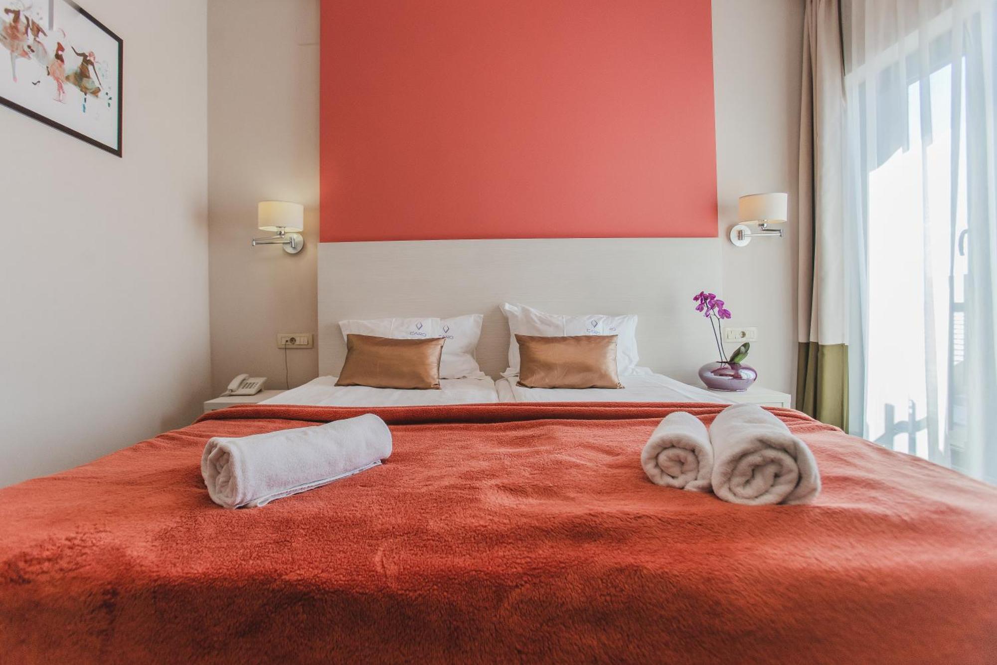 Caro Boutique Hotel Орадя Экстерьер фото