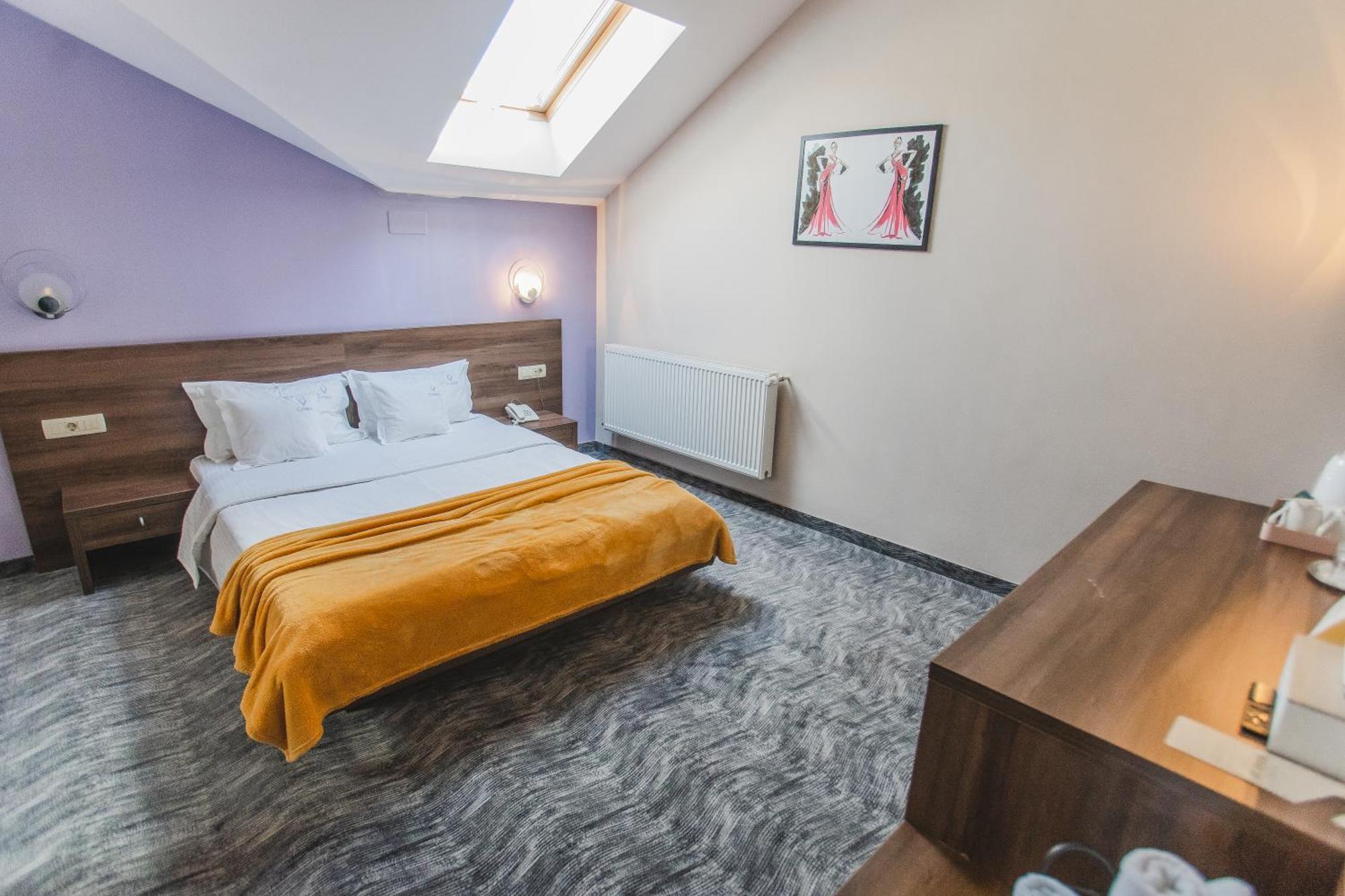Caro Boutique Hotel Орадя Экстерьер фото