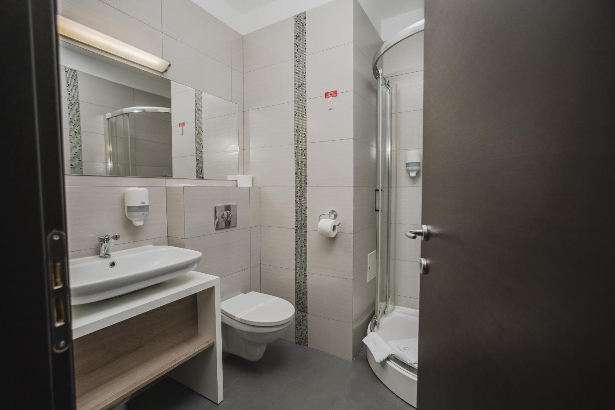 Caro Boutique Hotel Орадя Экстерьер фото