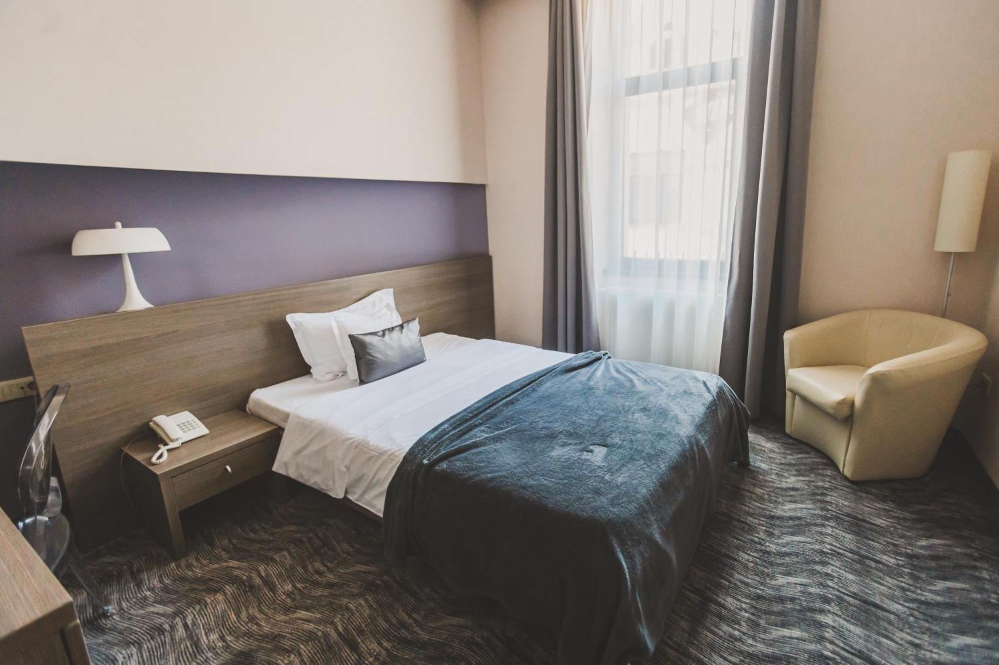 Caro Boutique Hotel Орадя Экстерьер фото