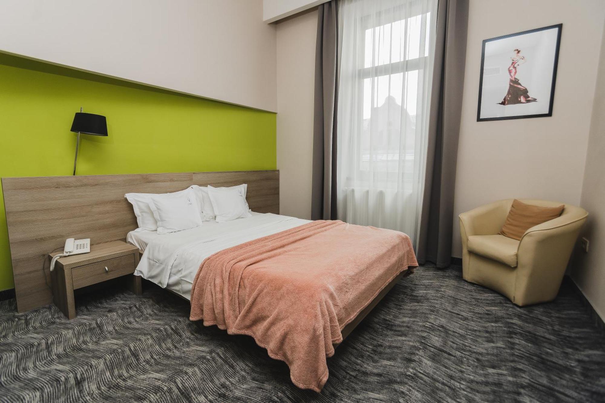 Caro Boutique Hotel Орадя Экстерьер фото